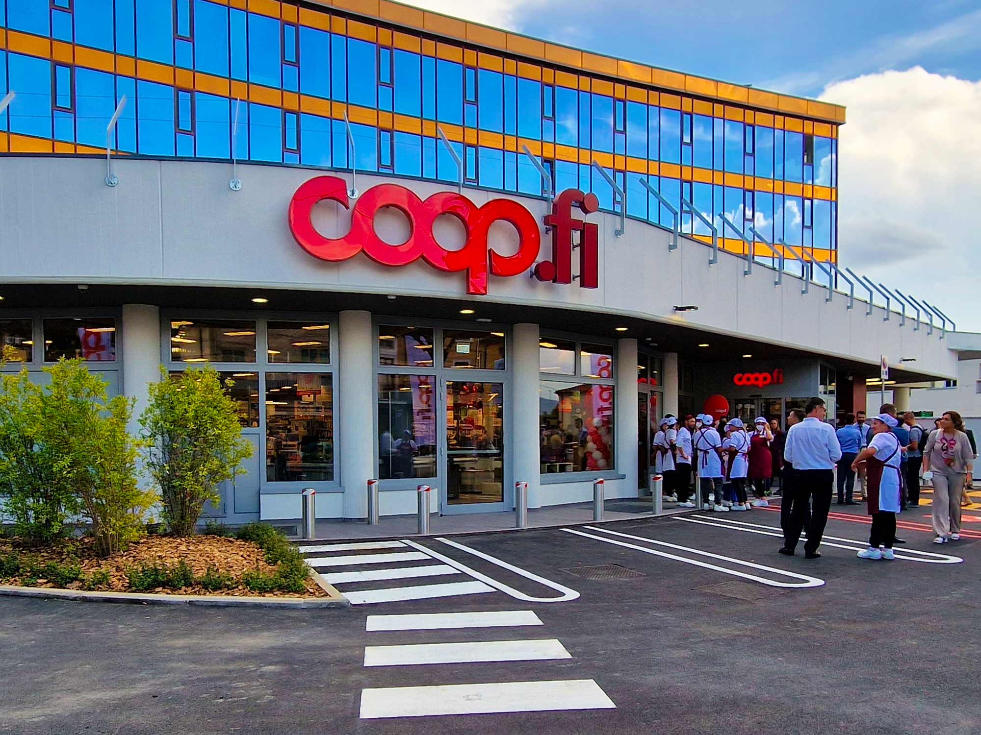 Seven Architettura progetta e dirige i lavori del punto vendita Coop.fi a Prato inVia Roma.